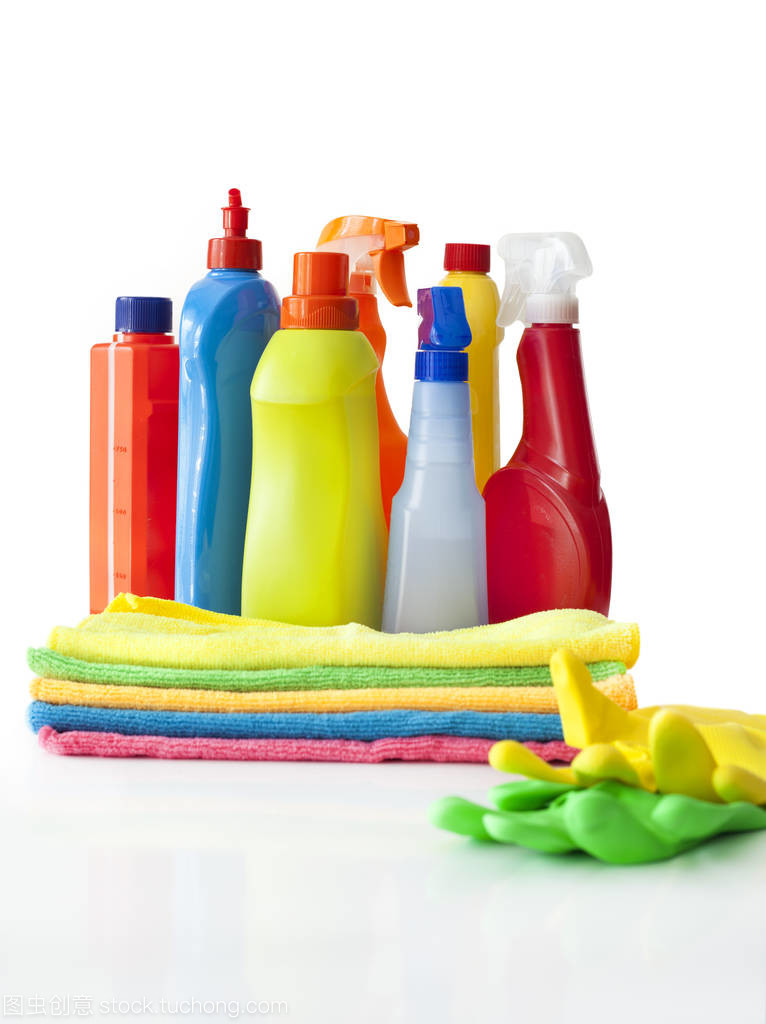 洁白背景下的清洁伙伴 探索现代洗涤用品的多样魅力